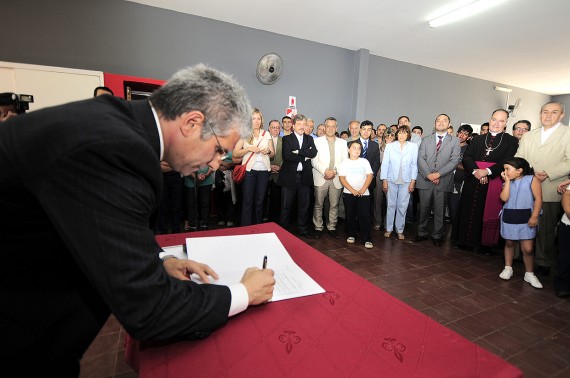 El Gobernador firma el decreto que dará inicio a la obra