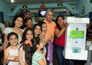 El gobernador inauguró  instalaciones domiciliarias de gas. 