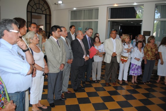 Autoridades municipales y legislativas durante el acto por el Bicentenario de la Asamblea del año XIII.
