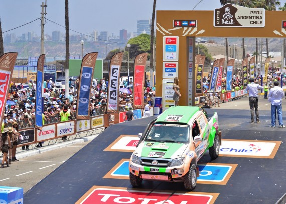 Gándara comenzando el Dakar 2013 en Lima, Perú.