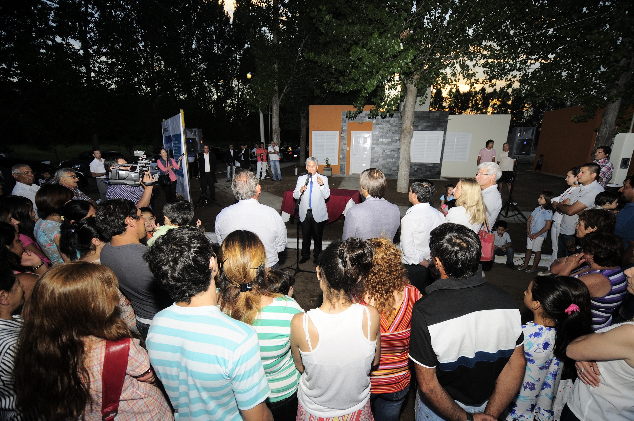 Justicia Social: Batavia celebró la entrega de cinco nuevas viviendas