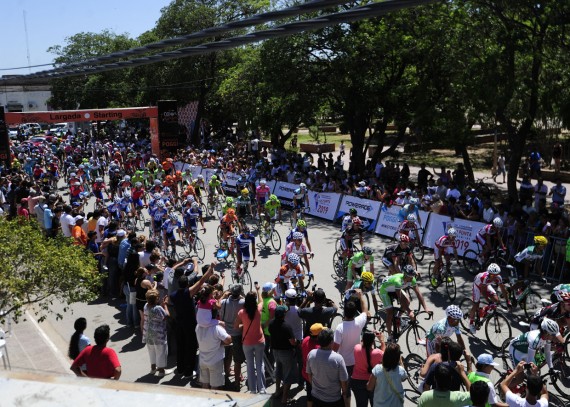 una multitud presenció la largada en Quines
