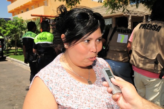 Marcela, en la ciudad de La Punta esperando la largada de la tercera etapa del Tour.