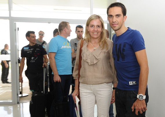 La Ministra de Deportes recibió a los competidores. En la imagen: junto a Alberto Contador
