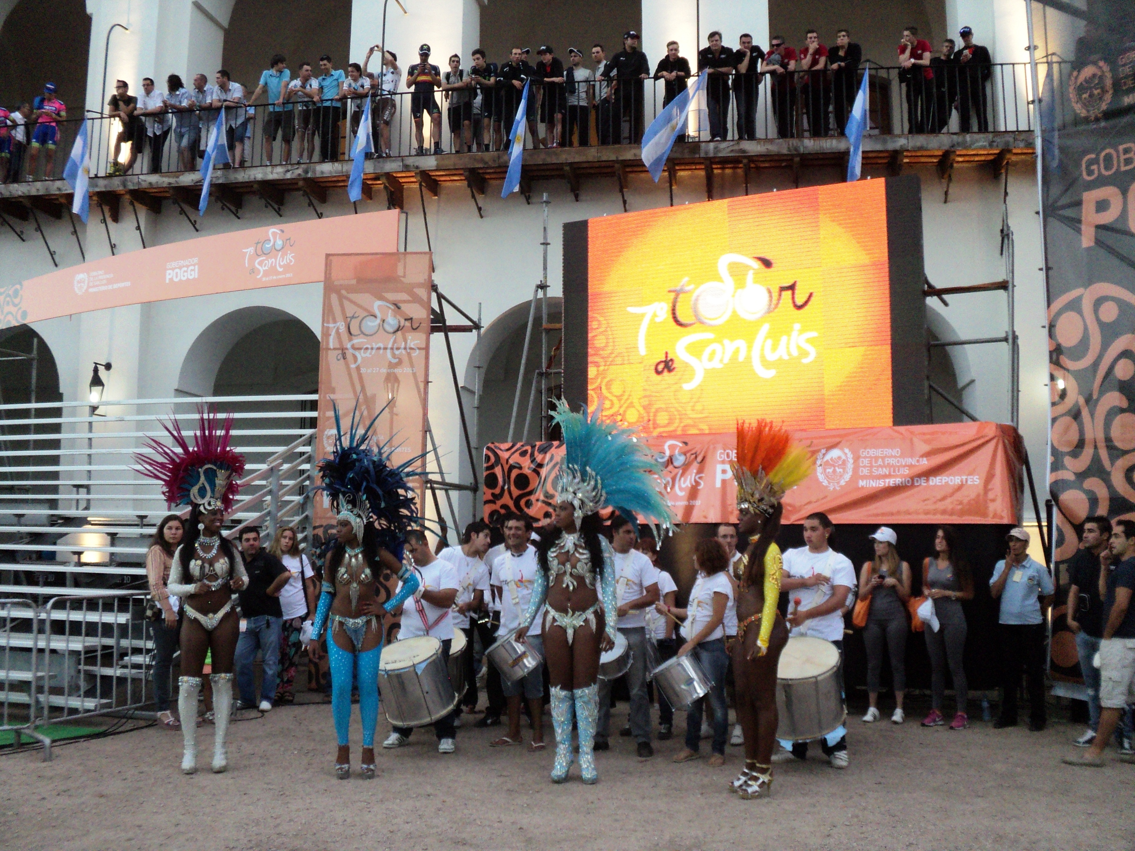 El Carnaval de Río en San Luis acompañó la presentación del Tour Internacional de San Luis