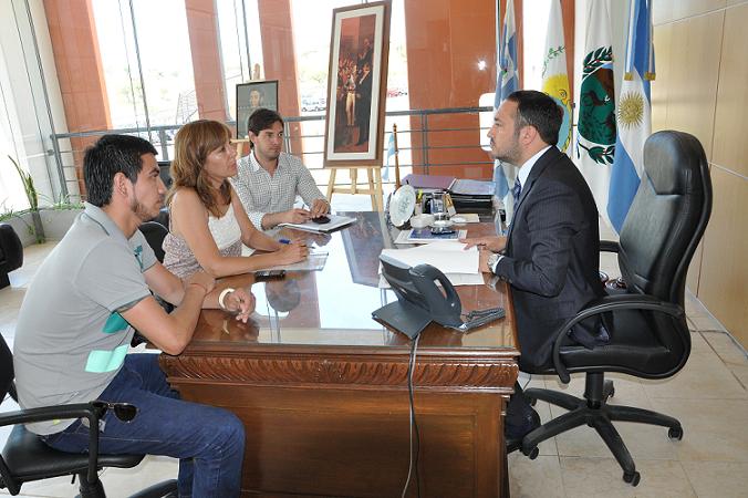 El Dr. Marcelo Sosa junto a la jefa de Programa Salud escolar, Dra. Marcela Delgado, el jefe de Subprograma Lucas Godoy y el jefe de Subprograma Escuela y Sociedad, Joaquin Piattini.