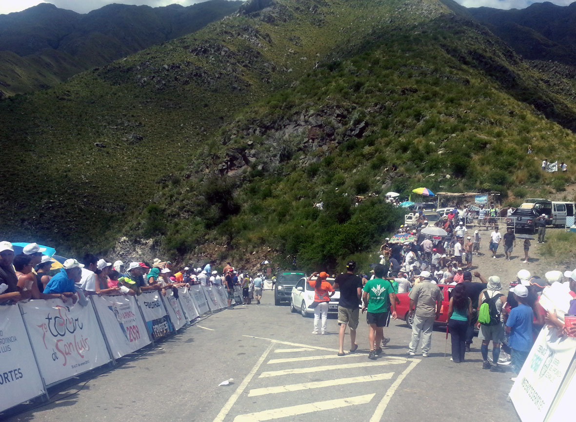 la llegada al mirador fue acompañada por una  multitud