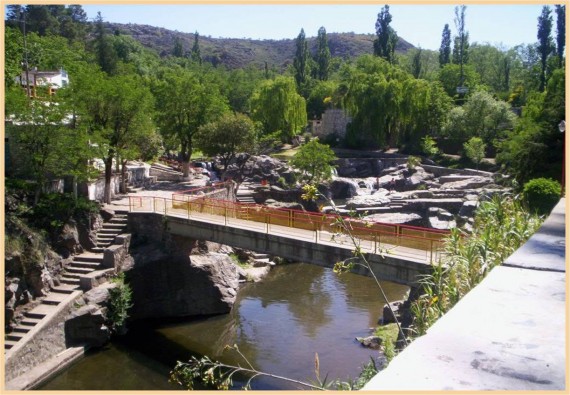 El camión sanitario se estableció en la zona cercana al balneario La Olla.