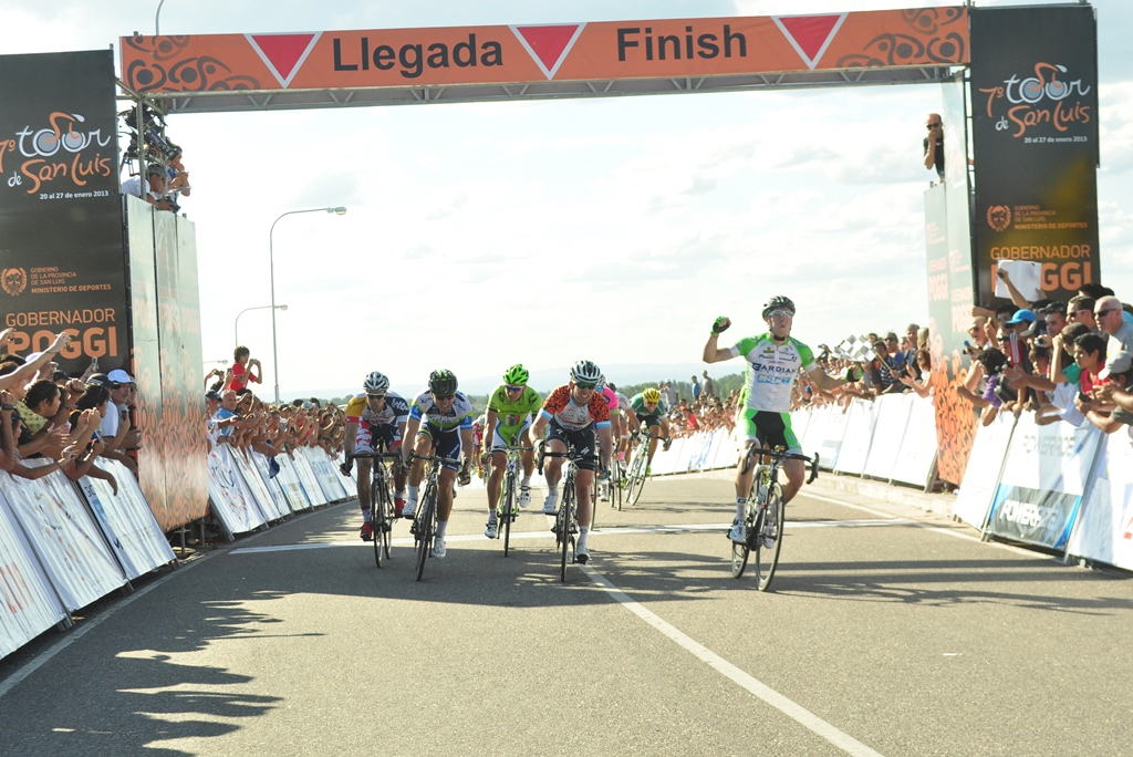 Sacha Modolo, el ciclista del BARDIANI CSF INOX,  llegó primero a Terrazas del Portezuelo