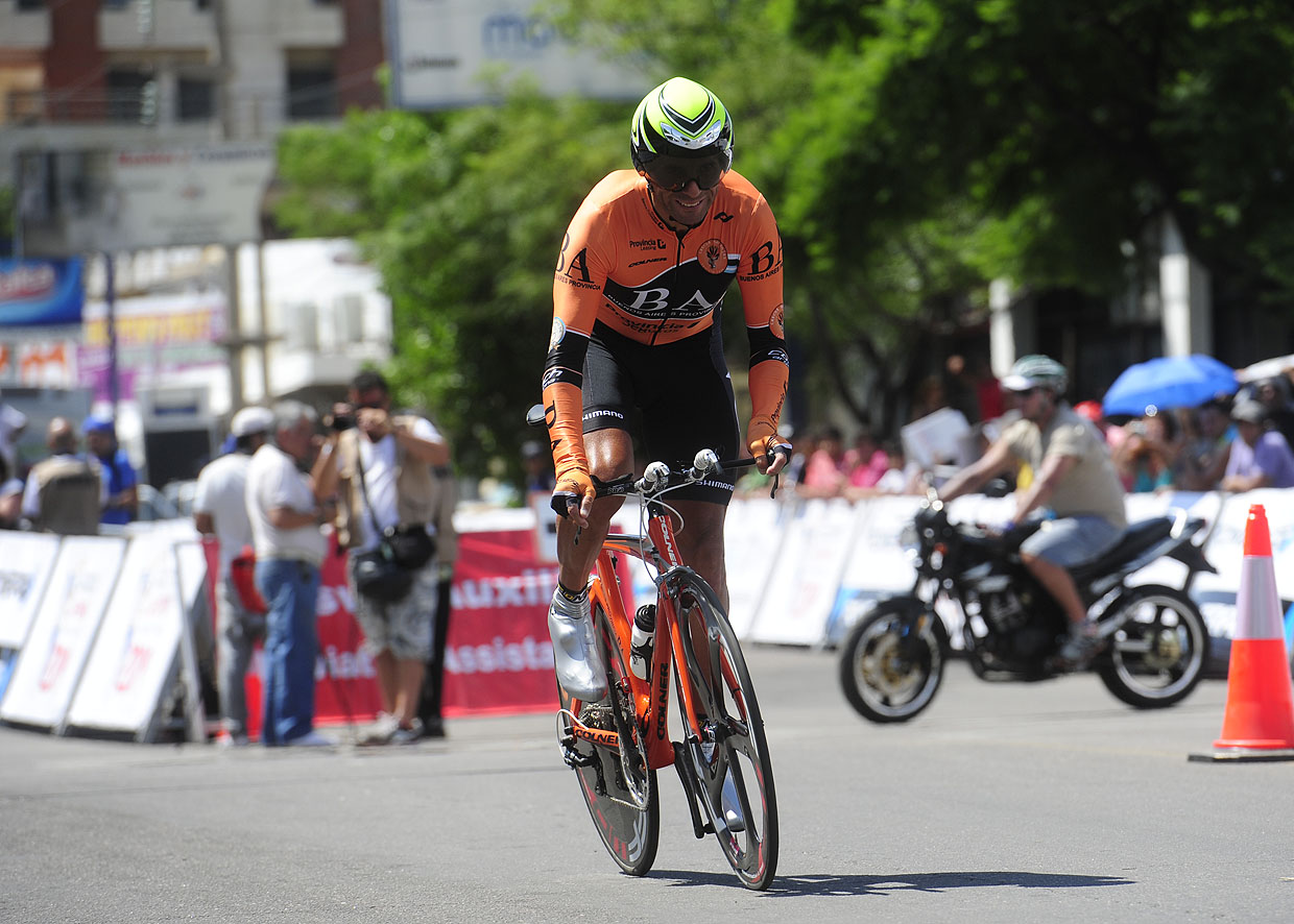 la garra del campeón olimpíco superó el dolor de la lesión para poder llegar a la mete