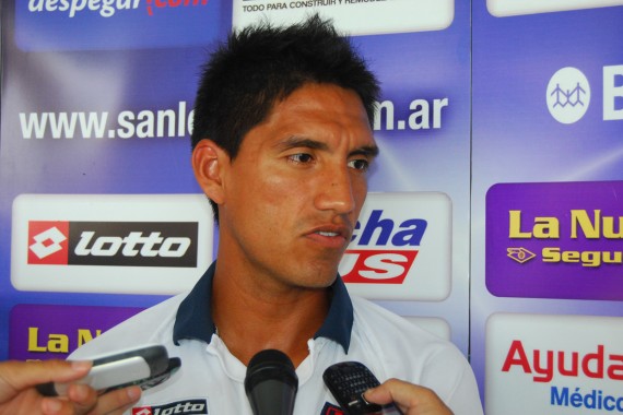 Pablo Alvarado defensor de San Lorenzo de Almagro