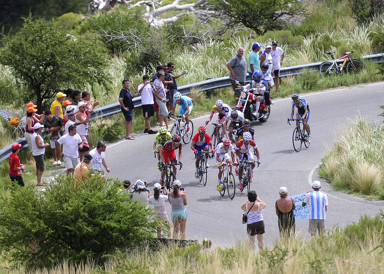 la etapa fue seguida por muchos simpatizantes que deliraron con los últimos 2000 mts de trepada