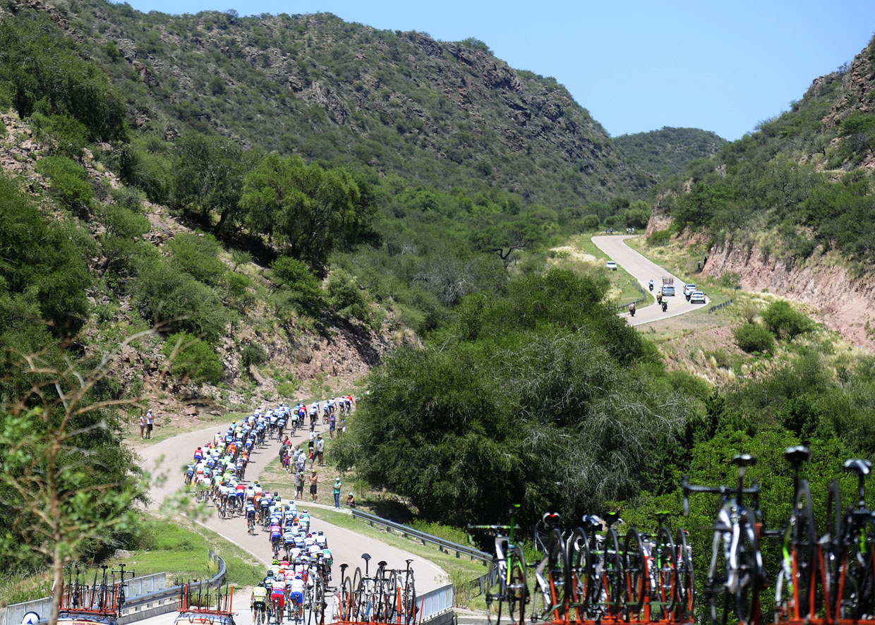 la bellísima Quebrada de San Vicente, contempló el paso de la caravana multicolor