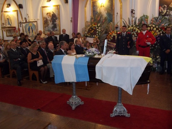 El gobernador Claudio Poggi despidió los restos de Monseñor Miranda.