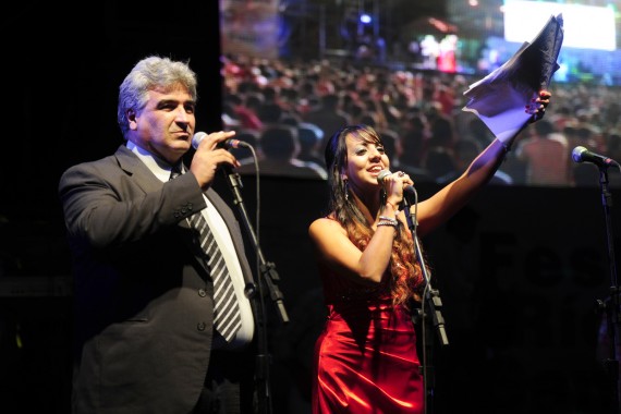 Gustavo Servidia y Viviana Carranza dos de los conductores de la velada.