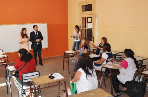 El ministro con las docentes de nivel inicial en las aulas