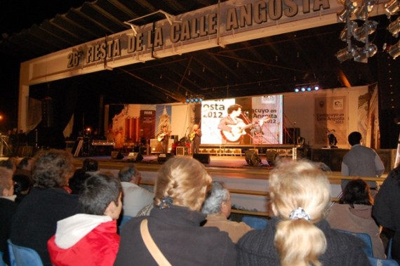 El festival comenzará, a las 22:00 horas en el  Anfiteatro Alfonso y Zabala (Predio de la Calle Angosta).