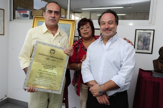 Romero Borri, Daniel Algarbe y la presidenta del Centro Sanmartiniano de San Lorenzo, Adriana Gaitán.