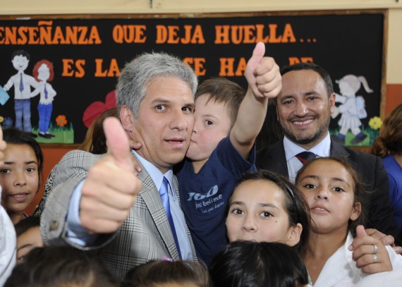 El gobernador Claudio Poggi, inauguró las obras junto a los alumnos que asisten con normalidad a sus escuelas.
