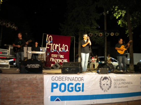 Artistas locales en el Festival del Pescador en La Florida.
