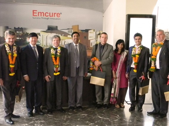 El ministro Padula en la visita a la empresa Emcure de la India