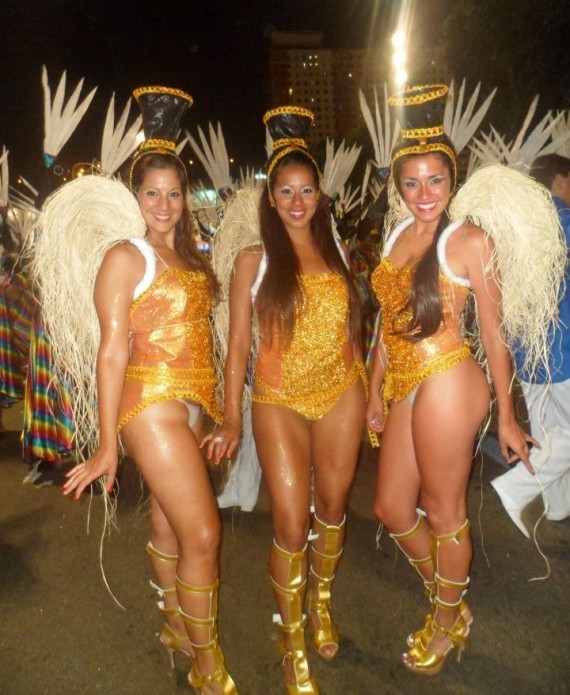 Camila Partenza, la reina de Batería de la Escola de Samba Sierras del Carnaval, impresionó en el sambódromo carioca.