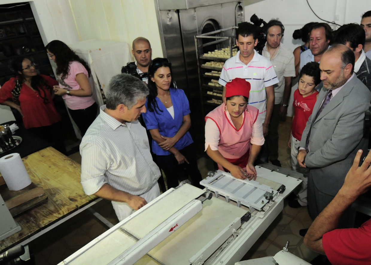 Poggi inauguró cuatro empresas de jóvenes sanluiseños en La Toma