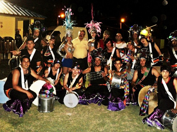 La Batería de la Escola de Samba Sierras del Carnaval brindó su ritmo, colorido y la alegría y belleza de sus pasistas.