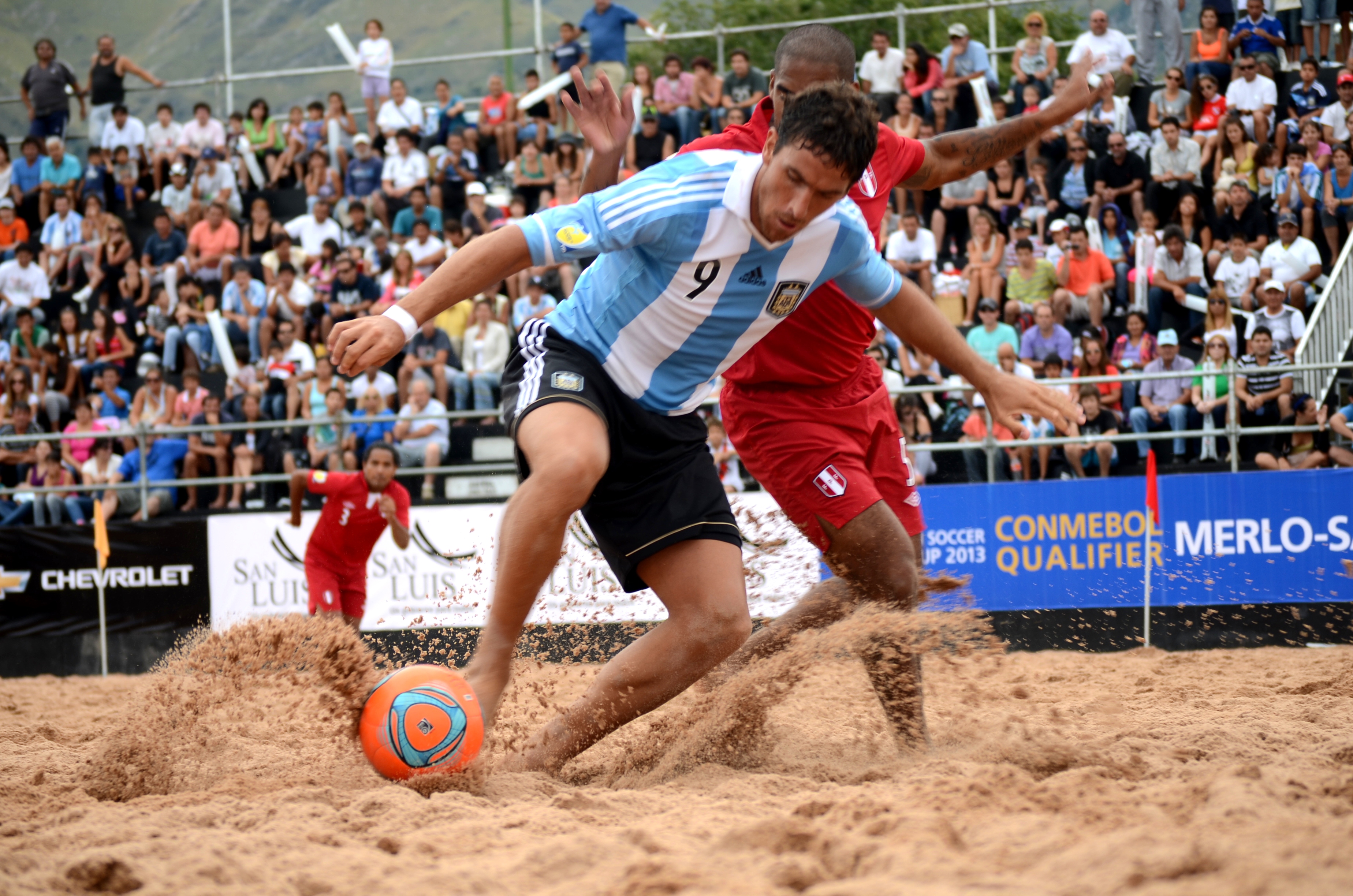 Con triunfo argentino comenzó el Fútbol Playa en Merlo