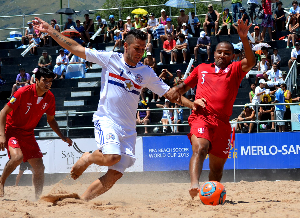 Brasil y Paraguay lideran el Sudamericano de fútbol playa, tras