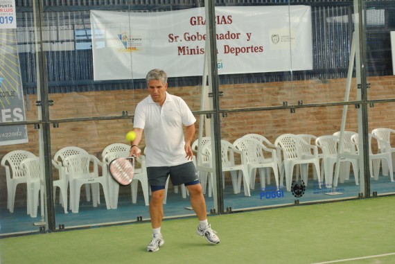 El Gobernador CPN Claudio Poggi en pleno juego.