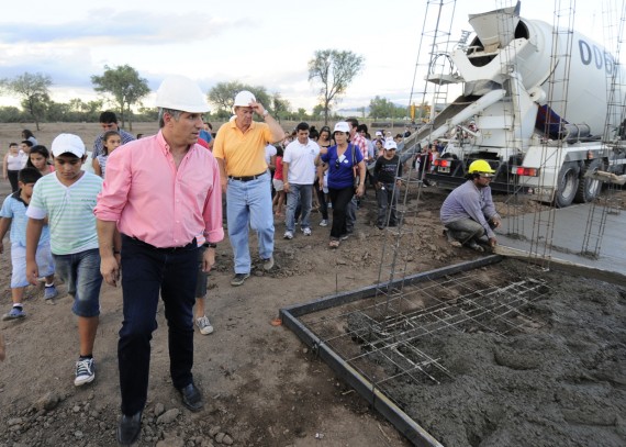 El Gobernador recorrió las obras que se convertirán en las futuras viviendas.