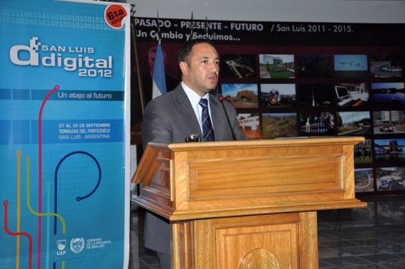 El ministro de Educación, Dr. Marcelo Sosa, en la presentación del Sistema Trámix de Gestión Educativa, en la sexta edición de San Luis Digital 2012.