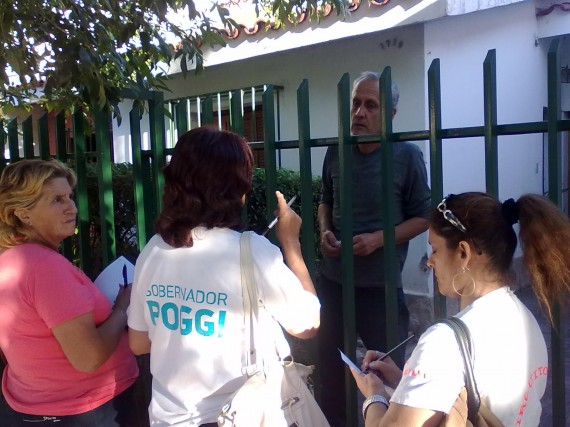 Un equipo del Gobiernos e entrevistó con los vecinos de la ex Cerámica San José, una vez que se conoció la noticia de la expropiación.