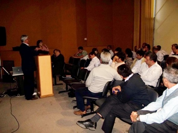 El vicegobernador Jorge Díaz y la ministra de Salud Teresa Nigra durante el encuentro.