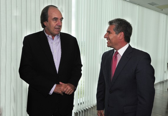 El gobernador recibió los saludos protocolares de Fernando Parrado.