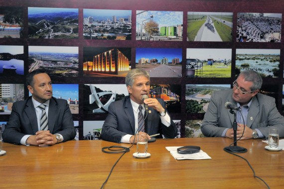 El ministro de Educación, Marcelo Sosa y el ministro de Inclusión, Federico Tula, acompañaron al Primer Mandatario Puntano. 