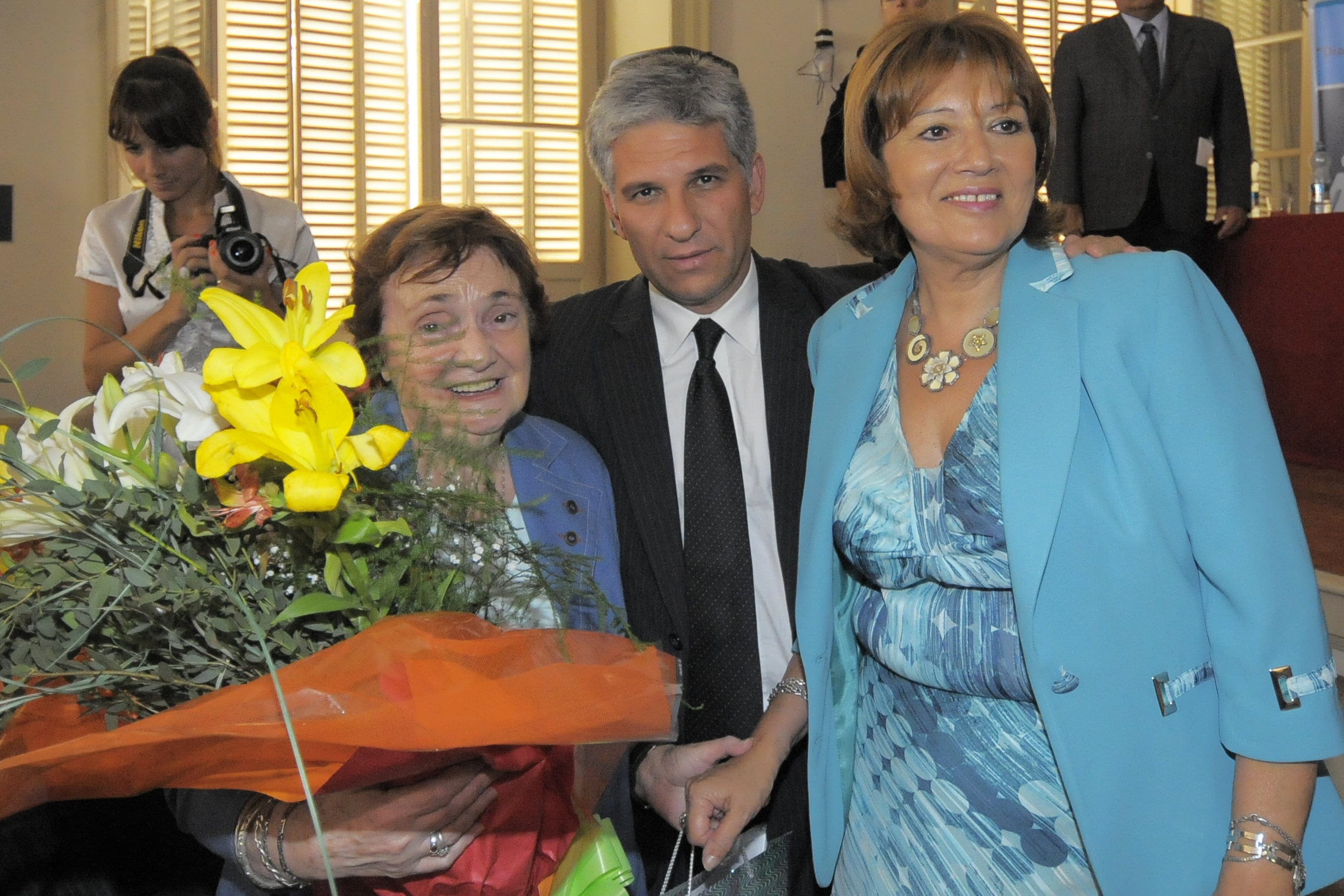 La Feria “Mujeres en Acción” fue el escenario para homenajear a la mujer sanluiseña de la que participó el gobernador de la provincia CPN Claudio Poggi.