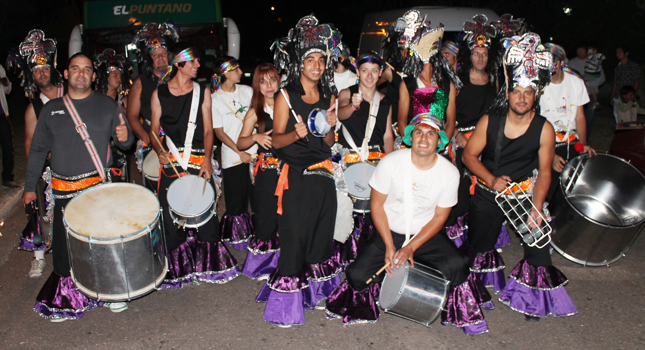 La escola de San Luis deslumbrará con sus tambores, reina y princesas.
