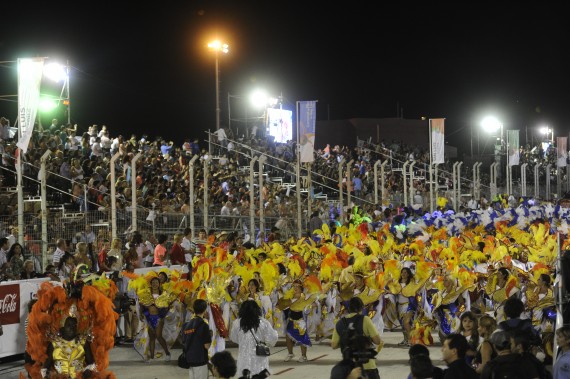 Miles de personas asistieron a la última noche del carnaval