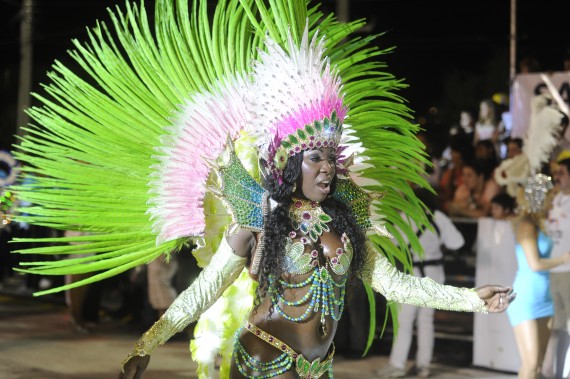 Baile de carnaval. Una de las bailarinas que brilló en su paso