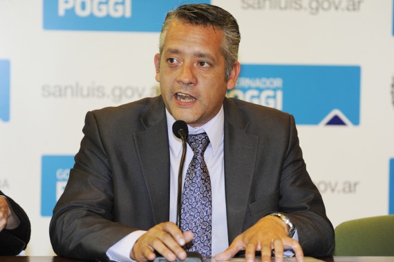 El ministro de Hacienda y Obras Públicas, José María Emer.