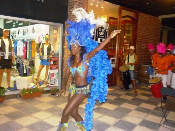 Muestra temática de lo que será la edición 2013 del Carnaval de Rio en San Luis.