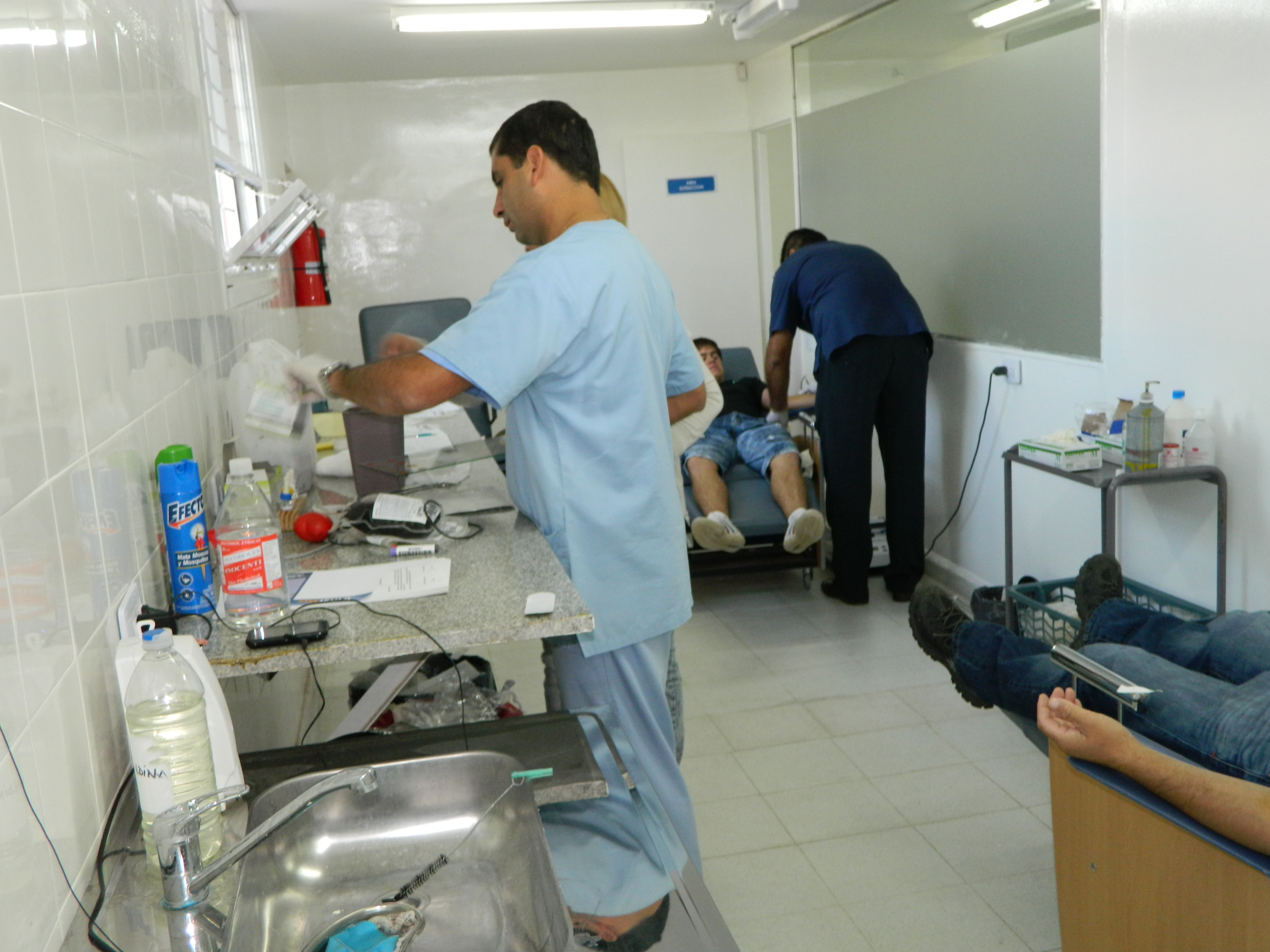 Personal de la Maternidad se prepara en el Hospital San Luis.