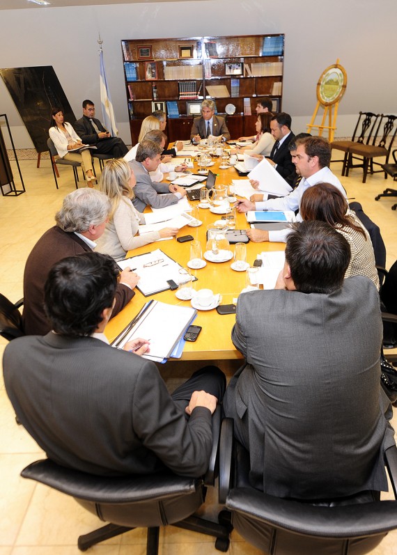 Poggi coordina la reunión de ministros del Ejecutivo