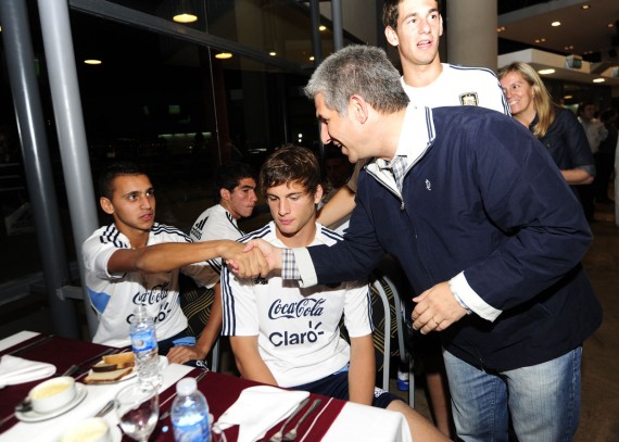 Claudio Poggi, cenó con los jugadores de la Selección Argentina de Futbol Sub 17