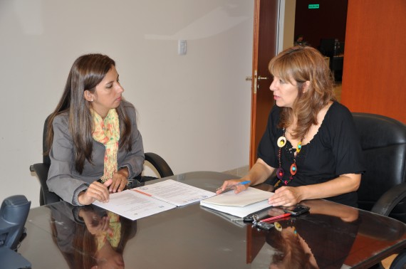 La Dra. Marcela Delgado del Ministerio de Educación junto a la Dra. Fátima Vega, Presidenta de la Sociedad  Argentina de Pediatría filial Villa Mercedes.