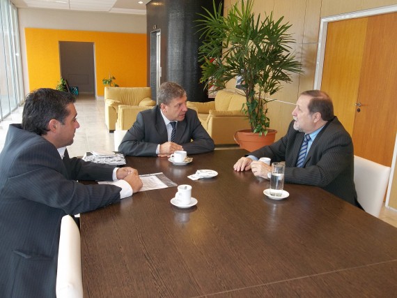 Walter Padula, y José Luis Calderón junto al administrador de la Aduana Distrito San Luis, Guillermo Bogado, 