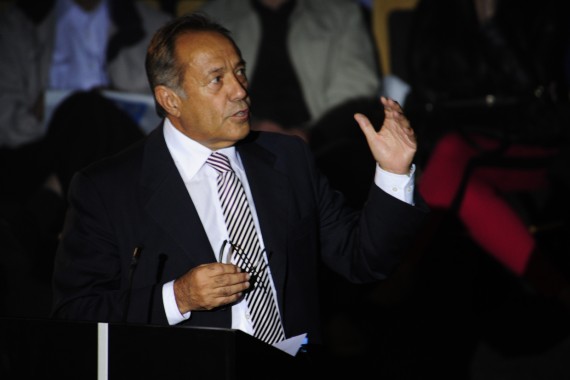 El ex presidente, Adolfo Rodriguez Saa, fue quien recibió en nombre de la Fisal, a Parrado