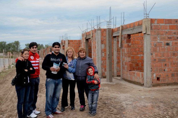 Un de las familias que supo donde se construye su futuro hogar